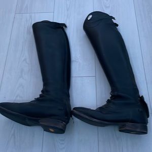 Beautiful DeNiro Boots